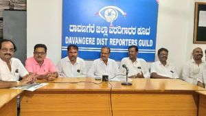 ಬಿಜೆಪಿ 600 ಆಶ್ವಾಸನಗಳಲ್ಲಿ ಶೇ.9 ಮಾತ್ರ ಈಡೇರಿವೆ: ಅವರದು ಜನಸಂಕಷ್ಟ ಯಾತ್ರೆ- ಧ್ರುವನಾರಾಯಣ