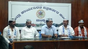 ಟನ್ ಕಬ್ಬಿಗೆ 4500 ರೂ. ವೈಜ್ಞಾನಿಕ ಬೆಲೆ ನೀಡುವಂತೆ ಎಎಪಿ ಮುಖಂಡ ಭಾಸ್ಕರ್‌ರಾವ್ ಒತ್ತಾಯ 