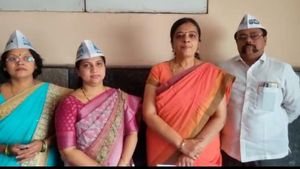 ಮಳವಳ್ಳಿ ಅತ್ಯಾಚಾರ: ಪ್ರಕರಣ ಮಕ್ಕಳ ಆಯೋಗಕ್ಕೆ ಎಎಪಿ ದೂರು, ಸಿಬಿಐ ವಹಿಸಿ 