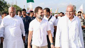  ಗಣಿನಾಡಿ ಎಂಟ್ರಿಕೊಟ್ಟ ಭಾರತ್ ಜೋಡೋ; ರಾಹುಲ್ ಜೊತೆಗೆ ಹೆಜ್ಜೆ ಹಾಕಿದ ಖರ್ಗೆ, ಭೂಪೇಶ್ ಬಘೇಲ್