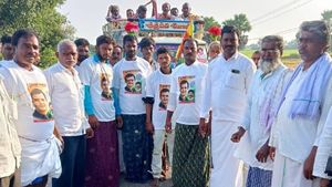 ಭಾರತ್ ಜೋಡೋ ಯಾತ್ರೆ:  ಆಕರ್ಷಕ ಟೀಶರ್ಟ್‌ನಲ್ಲಿ ಮಿಂಚಿದ ರಾಯಚೂರಿನ ಸ್ಥಳೀಯರು 