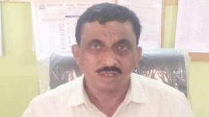 ಕಡೂರು; ಶಿಕ್ಷಕನ ಬಳಿ ಲಂಚಕ್ಕೆ ಬೇಡಿಕೆ ಇಟ್ಟಿದ್ದ ಬಿಇಒ ಅಧಿಕಾರಿ ಲೋಕಾಯುಕ್ತ ವಶಕ್ಕೆ 