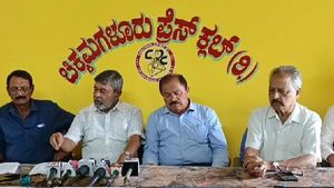 ಕಾಫಿ ಬೆಳೆಗಾರರು, ಕೂಲಿ ಕಾರ್ಮಿಕರ ನಡುವೆ ಸಂಘರ್ಷಕ್ಕೆ ಯತ್ನ: ಆರೋಪ 
