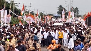  ಹಿರಿಯೂರಿನಲ್ಲಿ ಭಾರತ್ ಜೋಡೋ ಯಾತ್ರೆ; ಮಳೆಯಲ್ಲಿ ಹೆಜ್ಜೆ ಹಾಕಿದ ರಾಹುಲ್ 