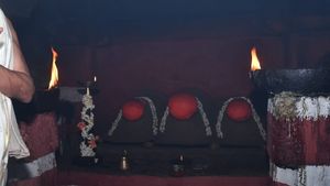 ಹಾಸನಾಂಬ ದರ್ಶನಕ್ಕೆ ಕಿಕ್ಕಿರಿದು ಬಂದ ಭಕ್ತಸಾಗರ; ದರ್ಶನಕ್ಕೆ ವ್ಯವಸ್ಥೆ ಹೇಗಿದೆ? 