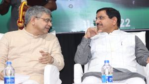 ಪ್ರಲ್ಹಾದ್‌ ಜೋಶಿ ಹಾಗೂ ಧಾರವಾಡವನ್ನು ಹಾಡಿ ಹೊಗಳಿದ ಕೇಂದ್ರ ಸಚಿವ ಅಶ್ವಿನಿ ವೈಷ್ಣವ್