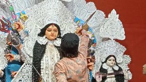 ಹಿಂದೂ ನೆರೆಹೊರೆಯವರಿಗಾಗಿ ದುರ್ಗಾ ಪೂಜೆ ಆಯೋಜಿಸಿದ ಮುಸ್ಲಿಂಮರು 