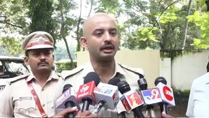 ಸಲಿಂಗ ಪ್ರೀತಿ: ಪ್ರಾಣ ಸ್ನೇಹಿತೆ ಮೇಲೆ ಸಾರ್ವಜನಿಕವಾಗಿ ಹಲ್ಲೆ ನಡೆಸಿದ ಯುವತಿ 