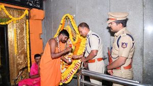 ಹಲಾಲ್ ಮುಕ್ತ ದೀಪಾವಳಿ ಹೆಸರಲ್ಲಿ ಕಾನೂನು ಮೀರಿದರೆ ಕಠಿಣ ಕ್ರಮ: ಅಲೋಕ್ ಕುಮಾರ್