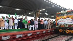  ಹುಬ್ಬಳ್ಳಿ ರೈಲು ನಿಲ್ದಾಣದ 3ನೇ ದ್ವಾರ ಲೋಕಾರ್ಪಣೆ: ನಿಜಾಮುದ್ದೀನ್ ರೈಲಿಗೆ ಗ್ರೀನ್ ಸಿಗ್ನಲ್!