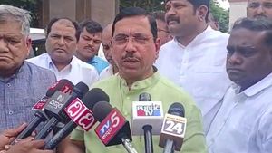  ಖರ್ಗೆಯವರು ರಿಮೋಟ್‌ ಕಂಟ್ರೋಲ್ ಅಧ್ಯಕ್ಷರಾಗಬಾರದು ಅನ್ನೋದು ನನ್ನ ಆಸೆ: ಪ್ರಹ್ಲಾದ್ ಜೋಶಿ