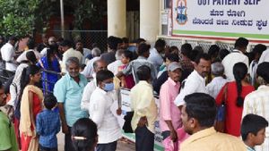 ಮಂಡ್ಯ ಮಿಮ್ಸ್ ಆಸ್ಪತ್ರೆಯಲ್ಲಿ ಕೌಂಟರ್‌ ಸಿಬ್ಬಂದಿ ನಿರ್ಲಕ್ಷ್ಯ: ರೋಗಿಗಳ ಪರದಾಟ 