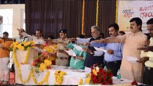 ಸಕ್ಕರೆನಾಡಲ್ಲಿ ಕೋಟಿ ಕಂಠ ಗಾಯನ:  ಕನ್ನಡವನ್ನೇ ಬಳಸುವ ಸಂಕಲ್ಪ