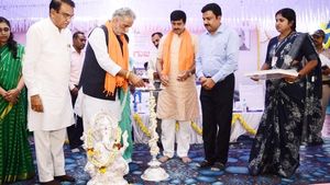 ಮಂಡ್ಯ; ಕೇಂದ್ರದ ಯೋಜನೆ ಫಲಾನುಭವಿಗಳ ಜೊತೆ ಸಚಿವರ ಸಂವಾದ 