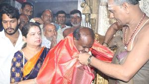  ನಾವು ಮತ್ತೆ ಅಧಿಕಾರಕ್ಕೆ ಬರುತ್ತೇವೆ; ಮೈಸೂರಿನಲ್ಲಿ ಎಚ್‌ಡಿಕೆ ವಿಶ್ವಾಸ 