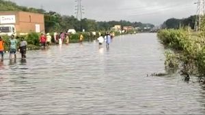 ಸುದೀರ್ಘ ಮಳೆ: ಬೆಂಗಳೂರು-ತುಮಕೂರು ರಾಷ್ಟ್ರೀಯ ಹೆದ್ದಾರಿ 4ರಲ್ಲಿ ಪ್ರವಾಹ
