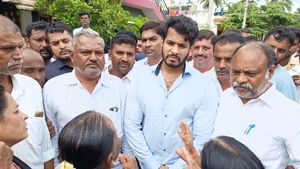 ಮಳವಳ್ಳಿ: ಬಾಲಕಿ ಹತ್ಯೆಗೈದವನಿಗೆ ಗಲ್ಲುಶಿಕ್ಷೆ ವಿಧಿಸಲು ಪಕ್ಷಾತೀತವಾಗಿ ಹೋರಾಟ 