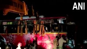 Breaking; ಕೆಎಸ್ಆರ್‌ಟಿಸಿ ಬಸ್‌ಗೆ ಟೂರಿಸ್ಟ್‌ ಬಸ್ ಡಿಕ್ಕಿ, 9 ಜನರು ಸಾವು 
