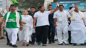 ಭಾರತ್ ಜೋಡೋ ಯಾತ್ರೆಯಲ್ಲಿ ರಾಹುಲ್ ಗಾಂಧಿ ಜೊತೆ ಹೆಜ್ಜೆ ಹಾಕಿ ನಟಿ ರಮ್ಯಾ 