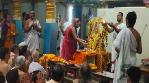 ಕಾಶ್ಮೀರ ಗಡಿ ಭಾಗದ ತ್ರಿತ್ವಾಲ್‌ ಶಾರದಾ ದೇಗುಲಕ್ಕೆ ಶೃಂಗೇರಿ ಮೂರ್ತಿ ಹಸ್ತಾಂತರ 