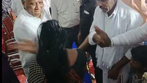 ಗುಂಡ್ಲುಪೇಟೆ: ವಿ. ಸೋಮಣ್ಣ ಕಪಾಳಮೋಕ್ಷ, ಸಚಿವರು ಹಲ್ಲೆ ಮಾಡಿಲ್ಲ ಎಂದ ಮಹಿಳೆ 