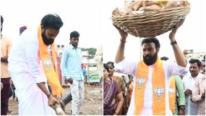 ಬಳ್ಳಾರಿ: ಭಾರತ್ ಜೋಡೊ ಸಮಾವೇಶದ ಕಸ ಸ್ವಚ್ಛಗೊಳಿಸಿದ ಸಚಿವ ಶ್ರೀರಾಮುಲು