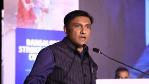ಸಿದ್ದರಾಮಯ್ಯ-ಡಿಕೆಶಿ ನಾನೊಂದು ತೀರಾ..ನೀನೊಂದು ತೀರಾ-ಸಚಿವ ಸುಧಾಕರ್‌