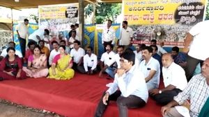 ಸುರತ್ಕಲ್ ಟೋಲ್‌ ಗೇಟ್‌ ವಿವಾದ: ನಾಲ್ಕನೇ ದಿನಕ್ಕೆ ಕಾಲಿಟ್ಟ ಅನಿರ್ದಿಷ್ಟ ಧರಣಿ 