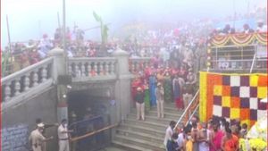 ತಲಕಾವೇರಿಯ ಬ್ರಹ್ಮಕುಂಡಿಕೆಯಲ್ಲಿ ತೀರ್ಥರೂಪಿಣಿಯಾಗಿ ಭಕ್ತರಿಗೆ ದರ್ಶನ ಕೊಟ್ಟ ಕಾವೇರಿ 