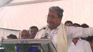 ಹೊಸದುರ್ಗ: ಏಪ್ರಿಲ್‌ನಲ್ಲಿ ಚುನಾವಣೆ ನಡೆಯುತ್ತೆ, ಹಿಂದೆ ಮಾಡಿದ ತಪ್ಪು ಮಾಡ್ಬೇಡಿ- ಸಿದ್ದರಾಮಯ್ಯ 