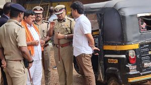 Mangaluru blast case: ಸ್ಪೋಟ ನಡೆದ ಸ್ಥಳಕ್ಕೆ ಗೃಹ ಸಚಿವ ಆರಗ ಜ್ಞಾನೇಂದ್ರ ಭೇಟಿ 