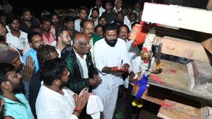 ಎಲ್‌ಎಲ್‌ಸಿ ಕಾಲುವೆ ದುರಸ್ತಿ ಕಾರ್ಯ ಪೂರ್ಣ: ನಿಟ್ಟುಸಿರು ಬಿಟ್ಟ ರೈತರು