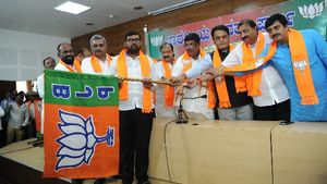 ಮಂಡ್ಯದಲ್ಲಿ ಆಪರೇಷನ್ ಕಮಲ; ಸುಮಲತಾ ಆಪ್ತ ಸಚ್ಚಿದಾನಂದ ಸೇರಿ ಹಲವರು ಬಿಜೆಪಿಗೆ