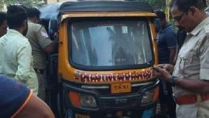  Breaking : ಮಂಗಳೂರಿನಲ್ಲಿ ಸಂಚರಿಸುತ್ತಿದ್ದ ಆಟೋದಲ್ಲಿ ಸ್ಫೋಟ, ಇಬ್ಬರಿಗೆ ಗಾಯ 