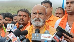 ಹಿಂದೂಗಳನ್ನು ರಕ್ಷಿಸಲು 25 ಕ್ಷೇತ್ರಗಳಲ್ಲಿ ಸ್ಪರ್ಧಿಸುತ್ತೇವೆ: ಪ್ರಮೋದ್ ಮುತಾಲಿಕ್ 