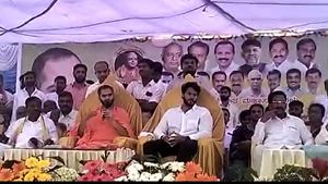 ಹಿರಿಯೂರಿನಲ್ಲಿ ನಂಜಾವಧೂತ ಶ್ರೀಗಳ ಜೊತೆ ಸಮುದಾಯದ ಮುಖಂಡನ ವಾಗ್ವಾದ 