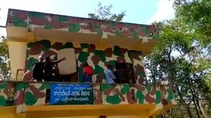 ಕುಂದೂರಿನಲ್ಲಿ ಅರಣ್ಯ ಇಲಾಖೆಯ ಕಳ್ಳಬೇಟೆ ನಿಗ್ರಹ ಶಿಬಿರ ಧ್ವಂಸ, ಜನಾಕ್ರೋಶ 