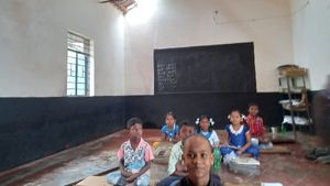 ಚಾಮರಾಜನಗರದಲ್ಲಿ ಜಿಟಿಜಿಟಿ ಮಳೆ: ಜನರ ಪರದಾಟ 