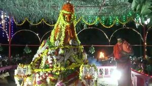 ಮೂಡಿಗೆರೆ: ವರ್ಷಕ್ಕೊಮ್ಮೆ ನಡೆಯುವ ಜಾತ್ರೆಯಲ್ಲಿ ಅಲುಗಾಡುತ್ತದೆ ಈ ಹುತ್ತ 