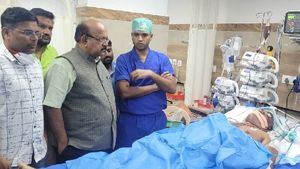 Breaking; ರಸ್ತೆ ಅಪಘಾತ, ಧರ್ಮಣ್ಣ ದೊಡ್ಡಮನಿ ಏರ್‌ಲಿಫ್ಟ್ 
