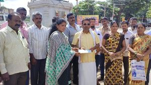 ದಾವಣಗೆರೆಯ ಮೂಗ ಯುವತಿ ವಿವಾಹಕ್ಕೆ 2 ಲಕ್ಷ ರೂ. ನೆರವು 