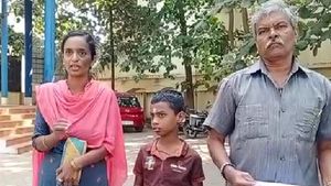 ಕೊರೊನಾದಿಂದ ಗ್ರಾ.ಪಂ ಸಿಬ್ಬಂದಿ ಸಾವು: ಪರಿಹಾರಕ್ಕಾಗಿ 1.5 ವರ್ಷದಿಂದ ಪತ್ನಿ ಅಲೆದಾಟ 