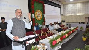 ಪ್ರಜೆಗಳು ಕರ್ತವ್ಯ ಅರಿತು ಮತ ಚಲಾವಣೆ ಮಾಡಲಿ: ಹುಬ್ಬಳ್ಳಿಯಲ್ಲಿ ವಿಶ್ವೇಶ್ವರ ಕಾಗೇರಿ ಮನವಿ 