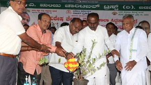 ಪ್ರತಿಮೆ ಅನಾವರಣದಿಂದ ಮತ ಸಿಗಲ್ಲ: ಬಿಜೆಪಿ ವಿರುದ್ಧ ಕುಮಾರಸ್ವಾಮಿ ಕಿಡಿ 