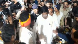 ಆನೆ ದಾಳಿಗೆ ಯುವಕ ಬಲಿ: ಪ್ರತಿಭಟನಾ ಸ್ಥಳಕ್ಕೆ ಸಚಿವರ ದೌಡು 