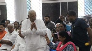ಕೊನೆ ಕ್ಷಣದಲ್ಲಿ ಕಾಂಗ್ರೆಸ್‌ ಟಿಕೆಟ್‌ಗೆ ಅರ್ಜಿ ಸಲ್ಲಿಸಿದ ಕಾಗೋಡು ತಿಮ್ಮಪ್ಪ 