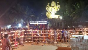 ಚನ್ನಪಟ್ಟಣ ತಾಲೂಕಿನ ಗೌಡಗೆರೆ ಗ್ರಾಮದ ಬಸಪ್ಪನ ಕ್ರೇತ್ರದಲ್ಲಿ ಲಕ್ಷ ದೀಪೋತ್ಸವದ ಸೊಬಗು 