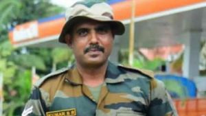 ಮಂಡ್ಯದಲ್ಲಿ ರಸ್ತೆ ಗುಂಡಿಗೆ ಬಲಿಯಾದ ನಿವೃತ್ತ ಯೋಧ, ಮಡುಗಟ್ಟಿದ ಶೋಕ 