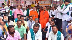 ಕಬ್ಬಿನ ಬೆಲೆ ನಿಗದಿ ಬೆಂಬಲಿಸಿ ರೈತರ ಹೋರಾಟಕ್ಕೆ ನಿರ್ಮಲಾನಂದನಾಥ ಸ್ವಾಮೀಜಿ ಸಾಥ್‌