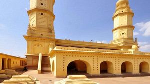 ಜಾಮಿಯಾ ಮಸೀದಿ ವಿರುದ್ಧ ಹನುಮಂತನ ಹೆಸರಿನಲ್ಲಿ 108 ಭಕ್ತರಿಂದ ಹೈಕೋಟ್‌ನಲ್ಲಿ ದಾವೆ 